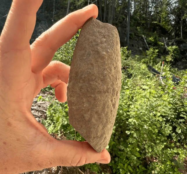 топор Незаконченный топор