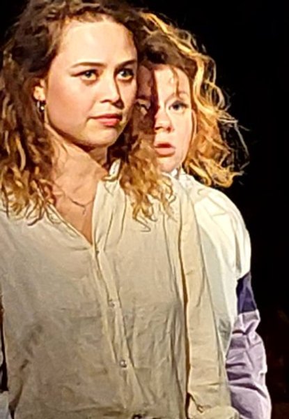 Шесть ребер гнева, пьеса Саши Денисовой, спектакль Саши Денисовой, драматург Саша Денисова, режиссер Саша Денисова, Саша Денисова театр, драматург Денисова, читка пьесы, спектакль о войне, спектакль о войне с Россией, спектакль о войне в Украине