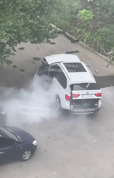 В Одесі вранці 28 липня вибухнув автомобіль - фото В Одесі вранці 28 липня вибухнув автомобіль.