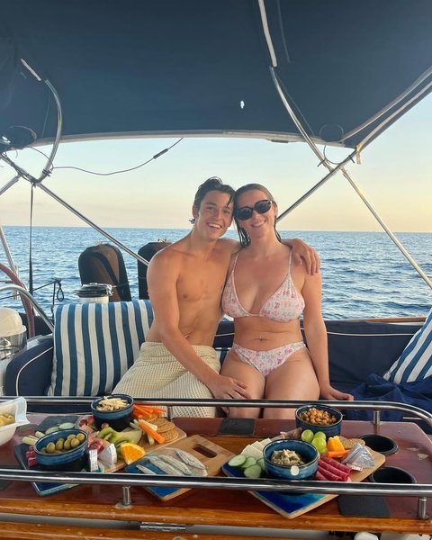 Ханна Аллен з хлопцем відпочивають