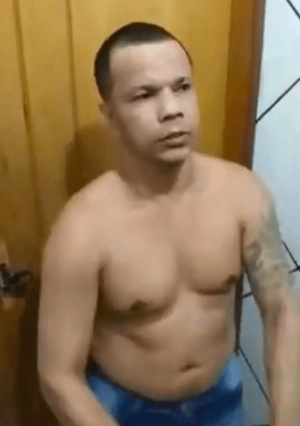 Преступник, побег из тюрьмы, притворился женщиной, парик, силиконовая маска, дерзкий побег, миссис Даутфайр, лидер банды,