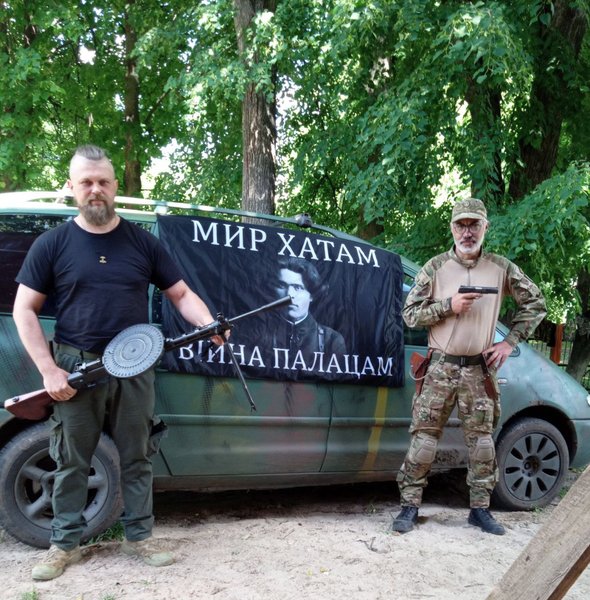 бойцы и флаг с махно, анархисты, махно, черное знамя, бойцы всу