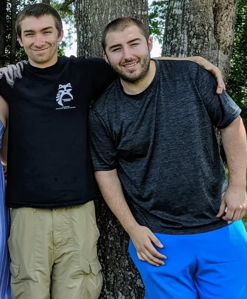 Побудували юрту посеред лісу, брати Джейсон та Метт Дафф, жило, нерухомість, США, туризм, екологічні проєкти, фото