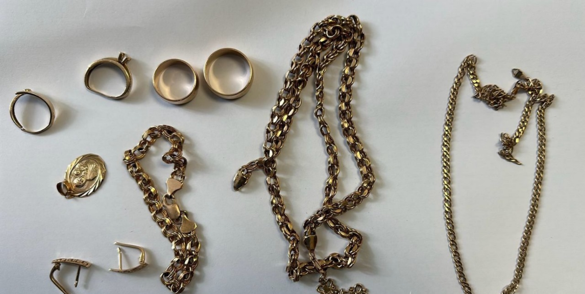 Жінка стала жертвою аферистки, прикраси Жінка стала жертвою аферистки, виманили гроші, вкрали гроші, коштовності, золото, заарештували аферистку, провидиця, зняла порчу