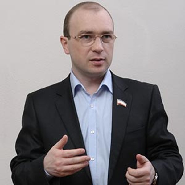 
Александр Лиев
о том, что уволить переметнувшегося на сторону россиян Николая Бойко было нелегко
