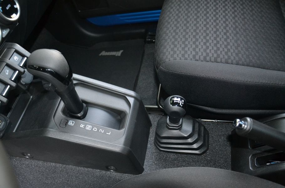 Полный привод включается отдельным рычагом