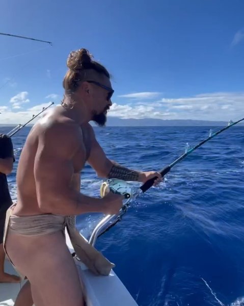 Джейсон Момоа, рыбалка, стринги, откровенный образ, актер