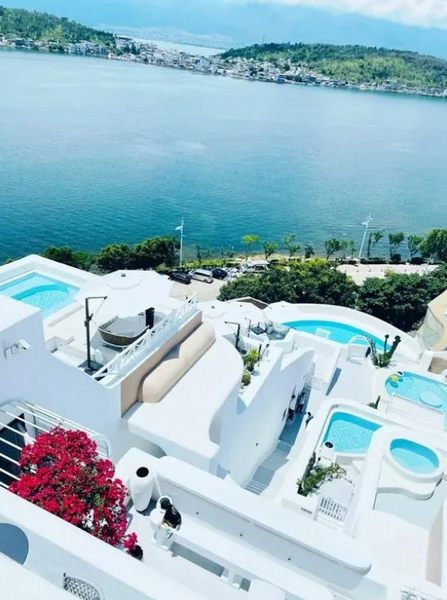 Китайская копия греческого острова Санторини, Ясмин фон Рун, тренды TikTok, туризм, путешествия, путешествия, видео