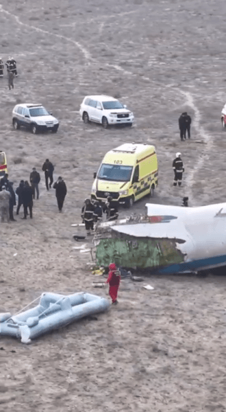 самолет Azerbaijan Airlines, разбился самолет