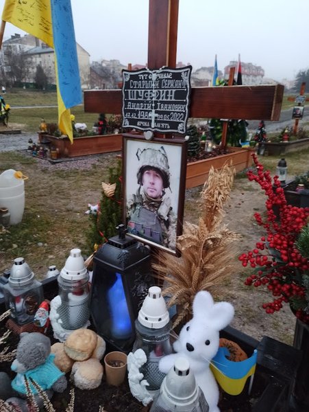 Серед загиблих — мешканці Львова й ті, хто служив у військових частинах міста, або тут мешкають їхні рідні