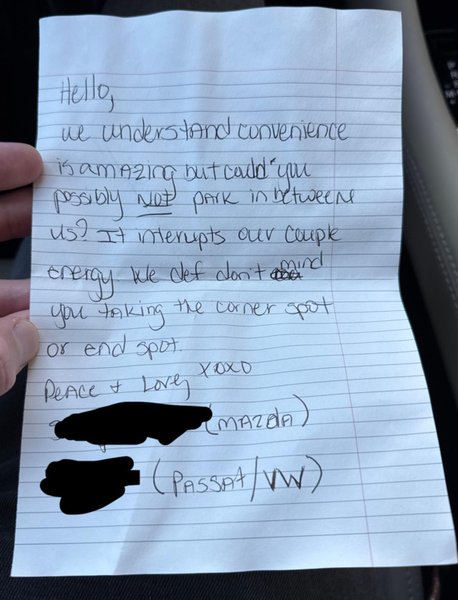 Записка в окно машины