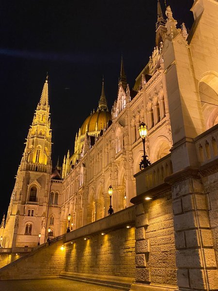 Угорський парламент будапешт