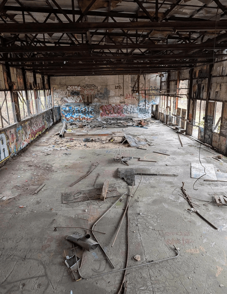 Покинута фабрика