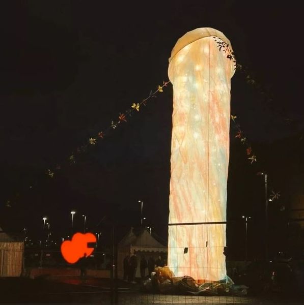 Скульптуру итальянского дизайнера Гаэтано Пеше высмеяли в сети, курьезы, мемы, приколы