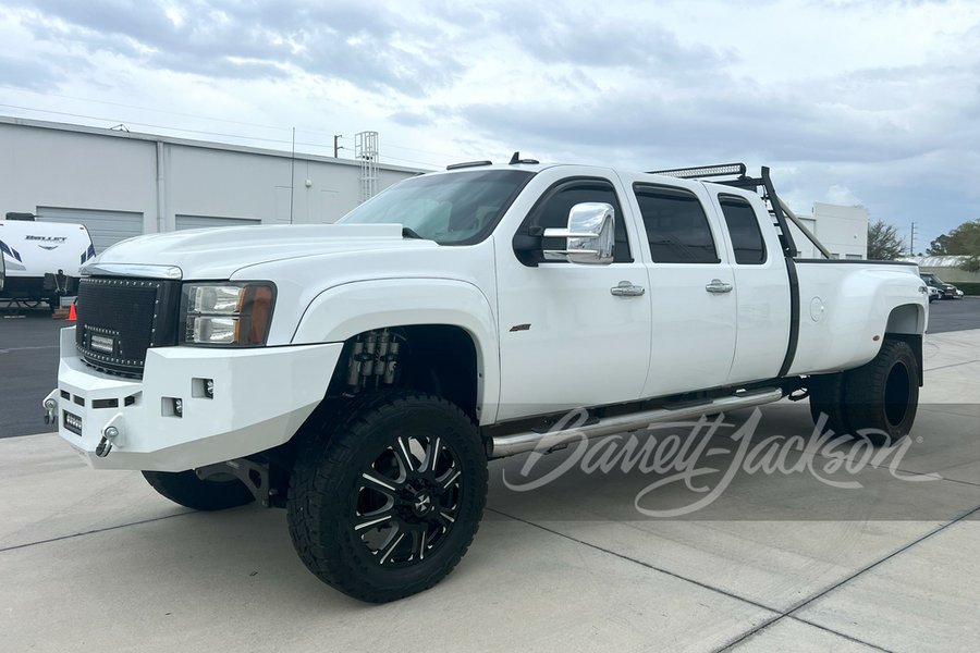 Пикапу изменили переднюю часть