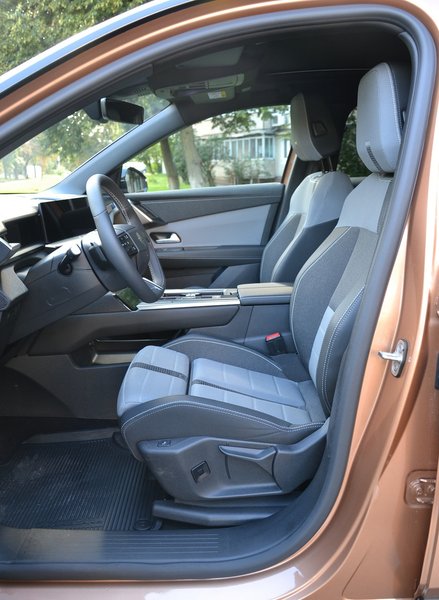 Передні сидіння Опель Грандленд