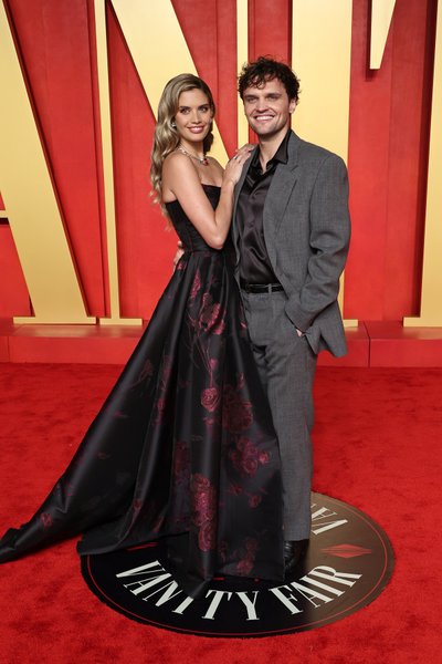 Рэй Николсон, Сара Сампайо