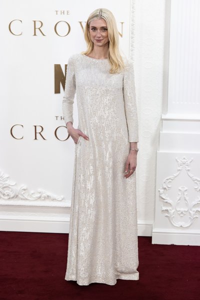 элизабет дебики, корона