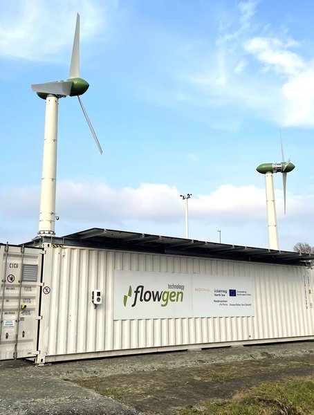 Генератор, NPorts, турбіни, сонячні панелі, акумулятор, фото