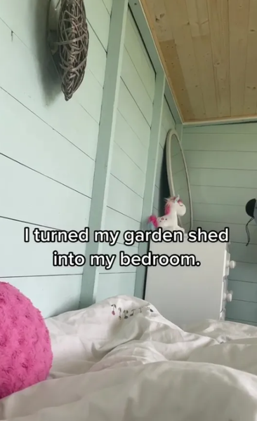 Старый сарай превратили в крошечный домик для уединения, ремонт в сарае, обустройство жилья, фото до и после, недвижимость