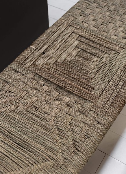 плетеные диваны и кресла из ротанга, стулья и шезлонги