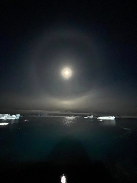 Лунное гало в Антарктиде