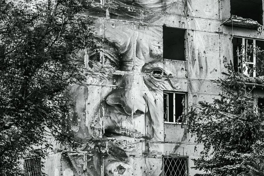 Мурал в городе на Донбассе