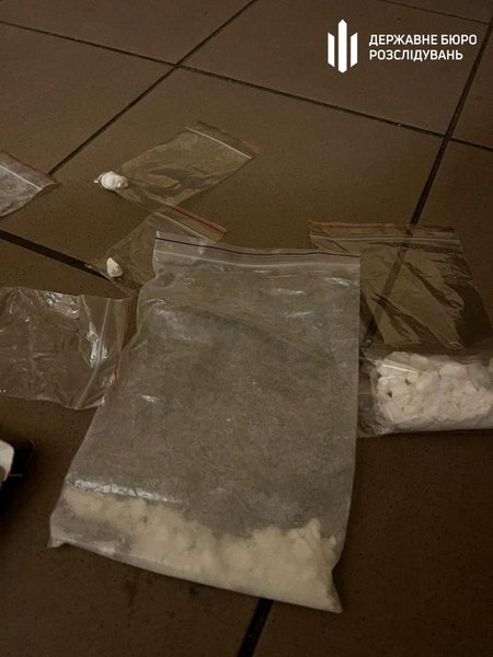 ДБР, наркотики, психотропи, військові