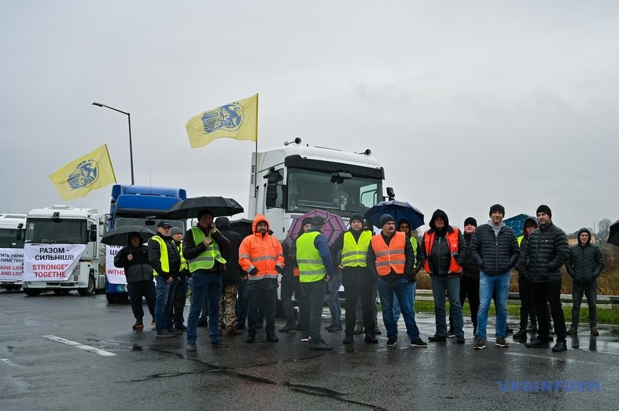 Мітинг українських перевізників на кордоні з Польщею