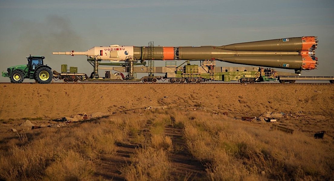 Трактор та ракета