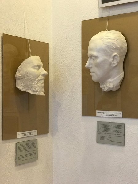 У посмертних масках великих людей проявляється епоха Михайла Булгакова