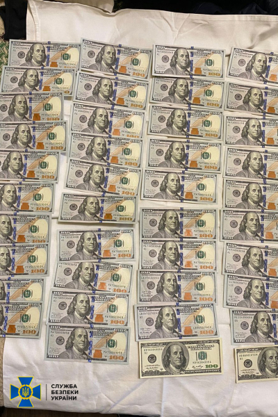 Справа про корупцію - хабар у доларах Справа про корупцію - хабар у доларах