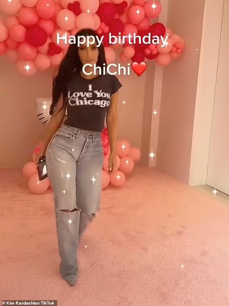 ким кардашьян дочь чикаго, день рождения, хелло китти