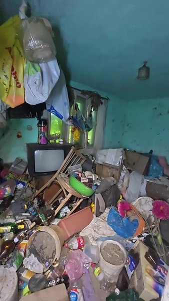 Заброшенная хижина в горах