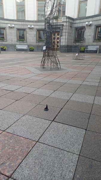 Безпілотники, парламент, уламки