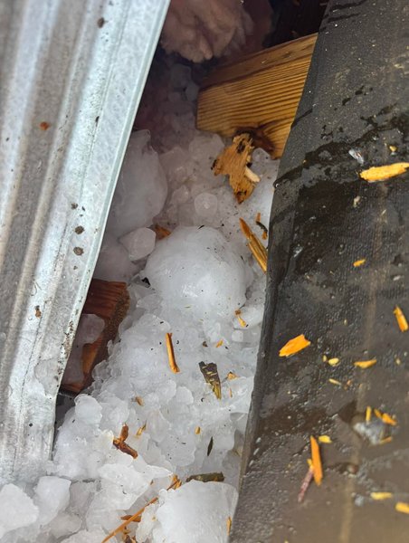 Глыба льда упала на крышу во Флориде, как это могло произойти при ясном небе, курьезы, интересности