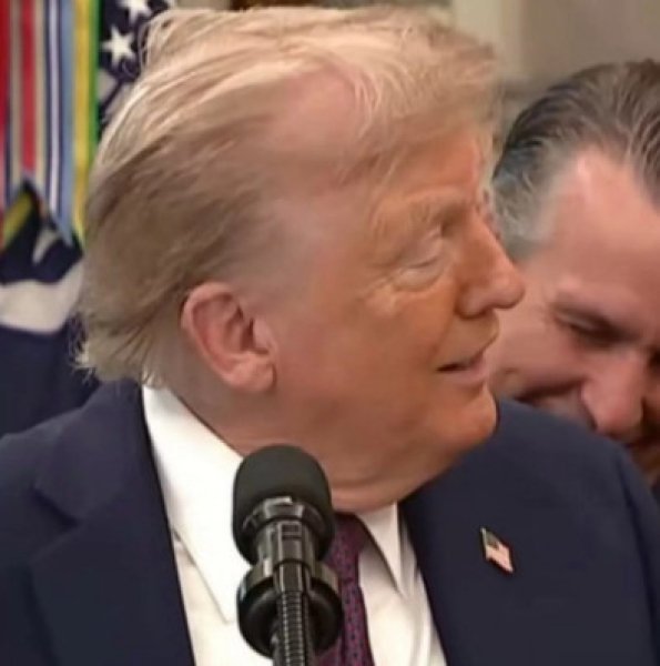 Користувач припустив, що у Трампа бракує волосся Користувач припустив, що у Трампа бракує волосся