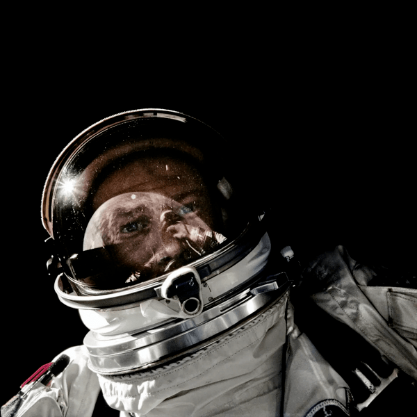 мужчина космонавт, скафандр, космос, фото