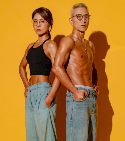 Кім Сунок з чоловіком Канг Чангдонгом 57-річна Кім Сунок і 62-річний Канг Чангдонг дивують зовнішнім виглядом перед пенсією, молодість, зупинка старіння