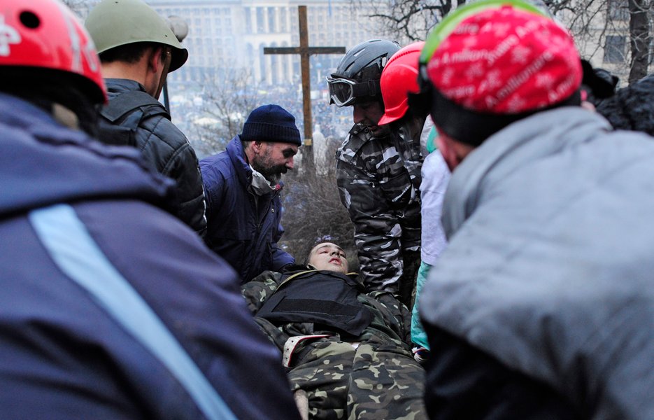 20 февраля 2014 года. Кровавый четверг. Утро начинается с убийства двух правоохранителей у здания консерватории. За ними следуют массовые расстрелы, гибнут 47 майдановцев. Прокуратура квалифицирует эти события как теракт.