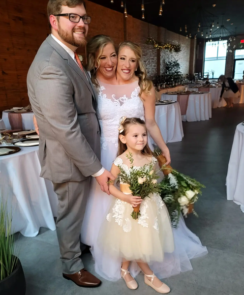 Сиамские близнецы, Эбби и Бриттани Хенсел, свадьба, брак, бракосочетание, курьезы, видео, приколы, любовь, отношения, аномалии