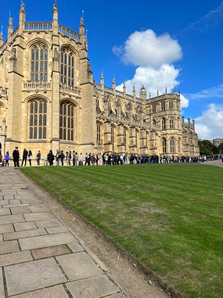 виндзорский замок, могила королевы, могила королевы елизаветы, где похоронена елизавета, часовня святого георгия