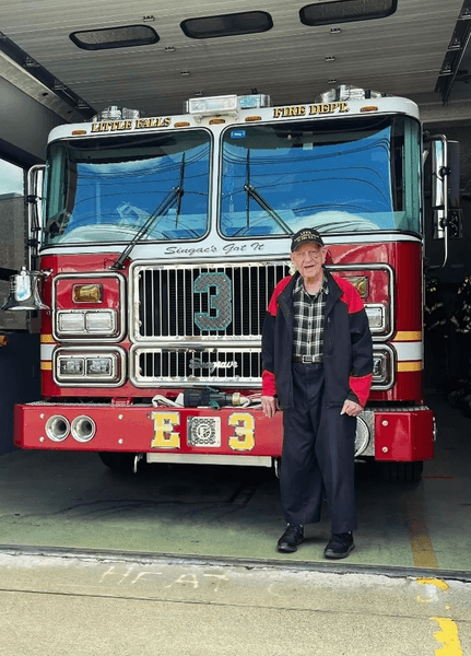 110-летний мужчина, Винсент Дрансфилд, один из самых старых людей, долголетие, секрет долголетия, курьезы, работал на ферме