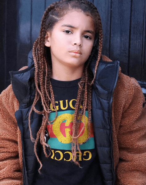 Хлопчик боїться стригти волосся, фобія стрижки, діагноз лікарів, довге волосся у хлопчика, хлопчик з косичками, виганяють зі школи