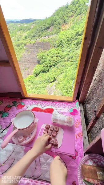 Необычный дом на скале