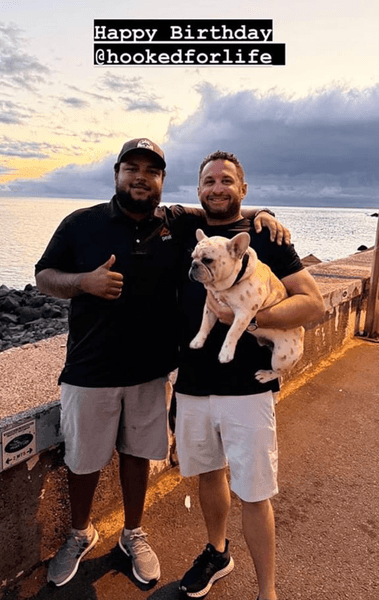 Коннор Круз с другом