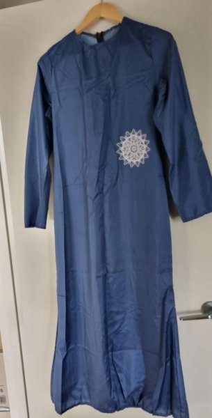 Женщина купила платье в интернете Женщина купила платье в интернете, которое значительно отличалось от того, что она заказывала