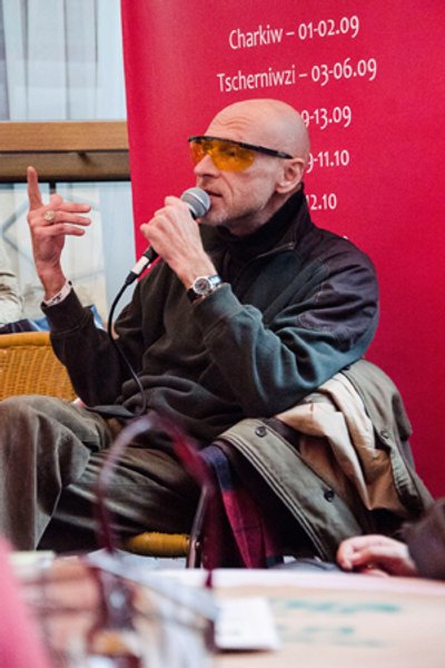 

Юрий Издрык: "Сегодня все самые важные истины и все тайные знания о мире можно найти на страницах глянцевых женских журналов или в сетевых демотиваторах типа "Мысли, неподвластные времени"
