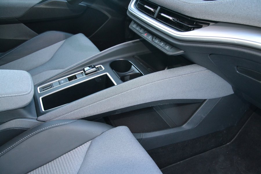 центральна консоль Skoda Enyaq