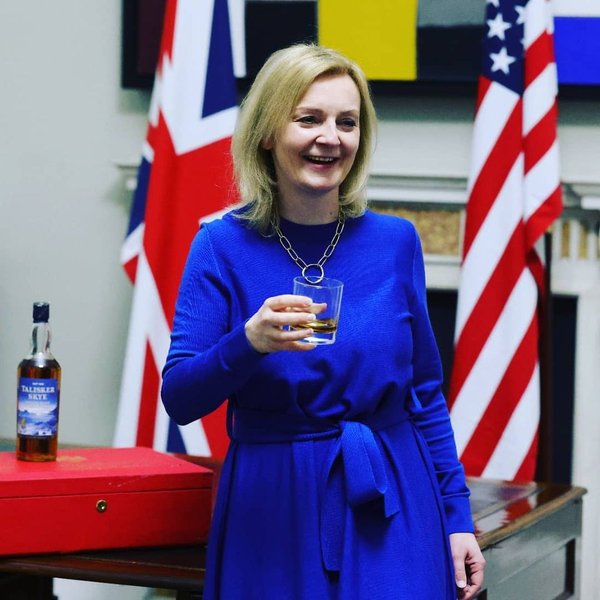 лиз трасс, интересные факты лиз трасс, трасс премьер министр